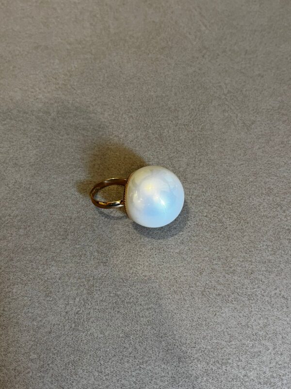 Chunky pearl ring